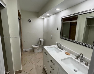 2755 Ne 28th Avenue - Photo Thumbnail 12