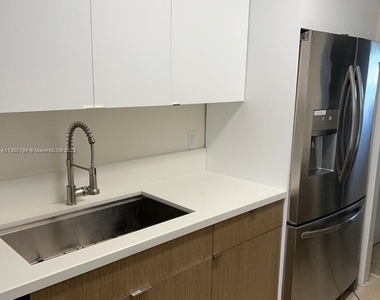 2755 Ne 28th Avenue - Photo Thumbnail 5