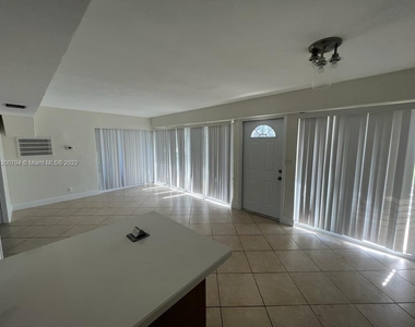 2755 Ne 28th Avenue - Photo Thumbnail 10