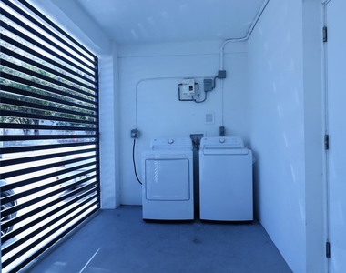 1814 Nw 2nd Court - Photo Thumbnail 6