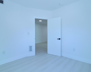 1814 Nw 2nd Court - Photo Thumbnail 3