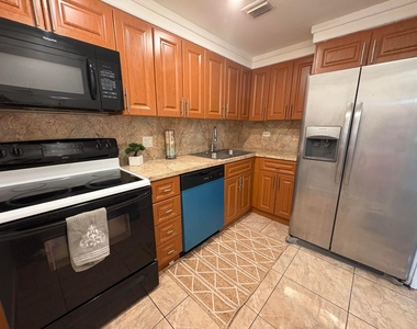 3710 Inverrary Drive - Photo Thumbnail 5
