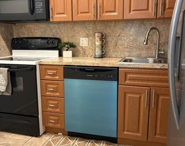 3710 Inverrary Drive - Photo Thumbnail 4