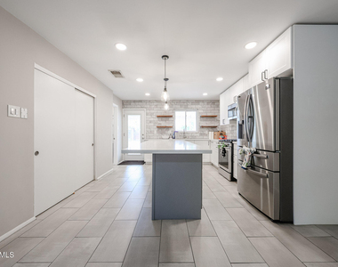 1343 E Mulberry Street - Photo Thumbnail 11