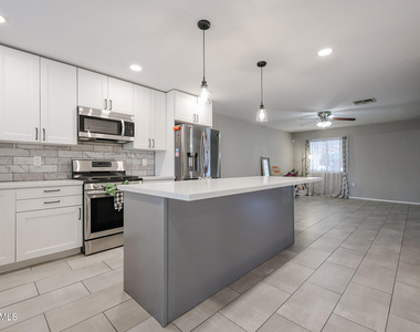 1343 E Mulberry Street - Photo Thumbnail 2