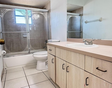 2225 Se Melaleuca Boulevard - Photo Thumbnail 7