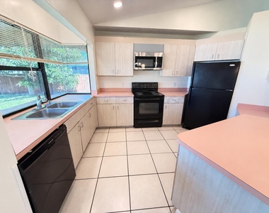 2225 Se Melaleuca Boulevard - Photo Thumbnail 4