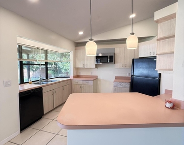 2225 Se Melaleuca Boulevard - Photo Thumbnail 5
