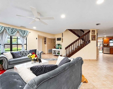 1431 Sw 87th Way - Photo Thumbnail 2
