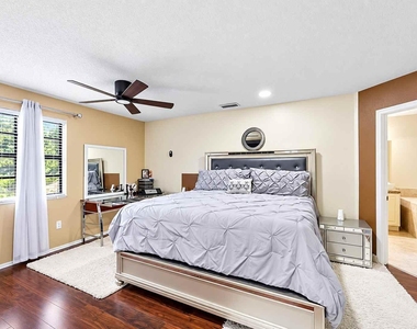 1431 Sw 87th Way - Photo Thumbnail 9