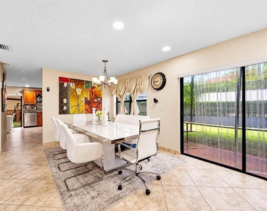 1431 Sw 87th Way - Photo Thumbnail 3