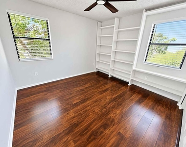 1431 Sw 87th Way - Photo Thumbnail 7