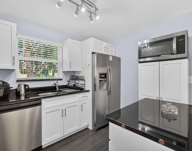 439 45th Street - Photo Thumbnail 5