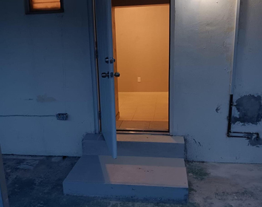 232 Sw 10th Street - Photo Thumbnail 11