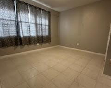 232 Sw 10th Street - Photo Thumbnail 3