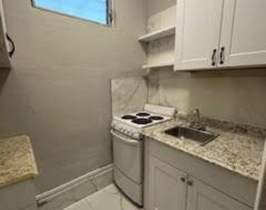 232 Sw 10th Street - Photo Thumbnail 5