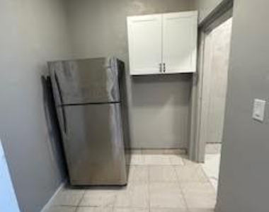 232 Sw 10th Street - Photo Thumbnail 4