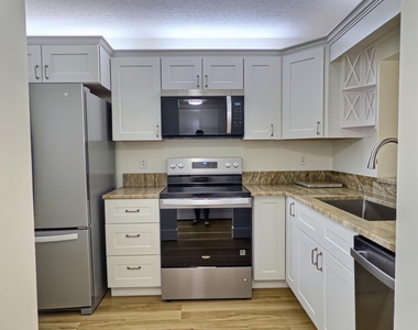 2845 Sw 22nd Avenue - Photo Thumbnail 2