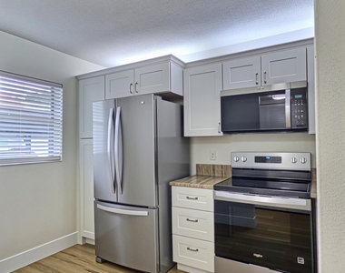 2845 Sw 22nd Avenue - Photo Thumbnail 3