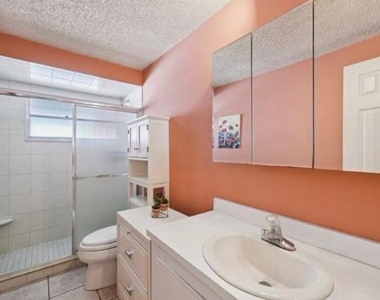 1116 Se 30th Terrace - Photo Thumbnail 6