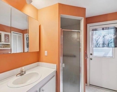 1116 Se 30th Terrace - Photo Thumbnail 4
