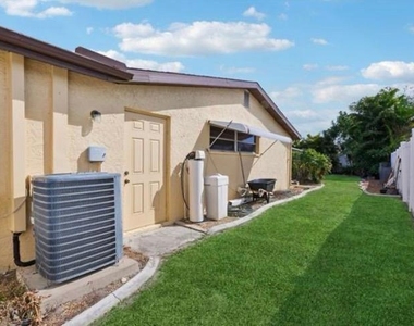 1116 Se 30th Terrace - Photo Thumbnail 8