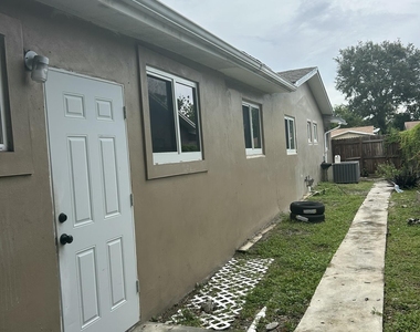 5410 Nw 16th Court - Photo Thumbnail 6