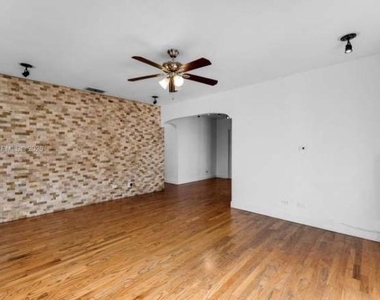 4220 Sw 13th Street - Photo Thumbnail 8