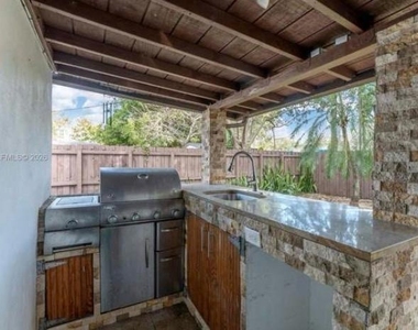 4220 Sw 13th Street - Photo Thumbnail 10