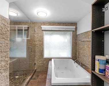 4220 Sw 13th Street - Photo Thumbnail 12