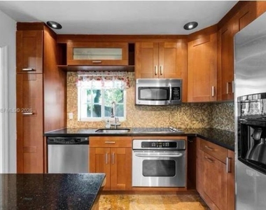 4220 Sw 13th Street - Photo Thumbnail 5
