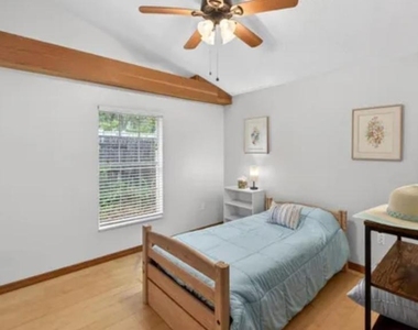 4220 Sw 13th Street - Photo Thumbnail 3