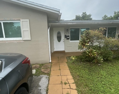5410 Nw 16th Court - Photo Thumbnail 2
