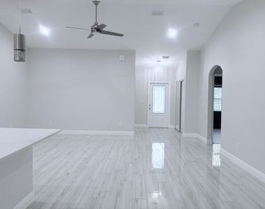 4001 Sw Mccrory Street - Photo Thumbnail 5
