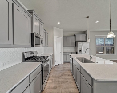 15816 Farringdon Street - Photo Thumbnail 6