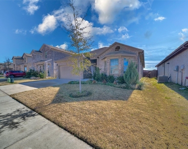 15816 Farringdon Street - Photo Thumbnail 2