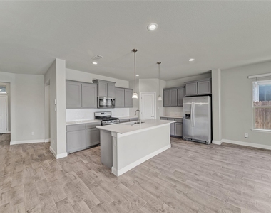 15816 Farringdon Street - Photo Thumbnail 4