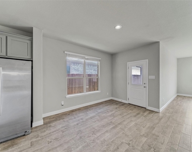 15816 Farringdon Street - Photo Thumbnail 10