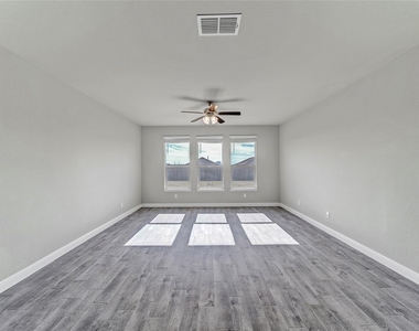 15816 Farringdon Street - Photo Thumbnail 13
