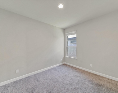15816 Farringdon Street - Photo Thumbnail 27
