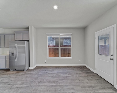 15816 Farringdon Street - Photo Thumbnail 11