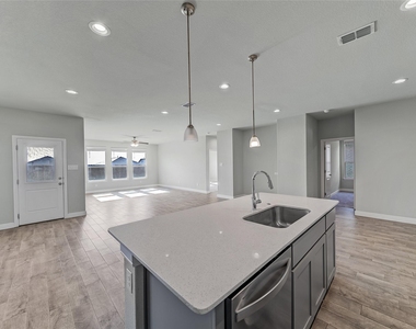 15816 Farringdon Street - Photo Thumbnail 8