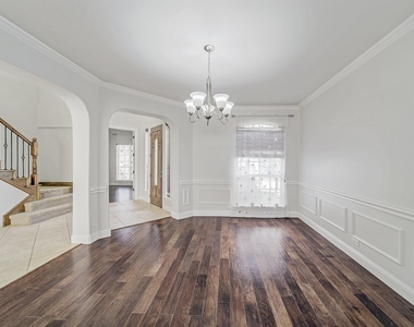 419 Aylesbury Drive - Photo Thumbnail 3