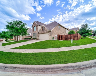 419 Aylesbury Drive - Photo Thumbnail 1