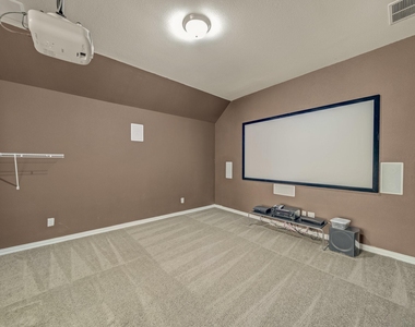 419 Aylesbury Drive - Photo Thumbnail 16