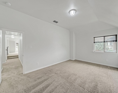 419 Aylesbury Drive - Photo Thumbnail 19