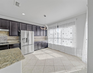 419 Aylesbury Drive - Photo Thumbnail 5
