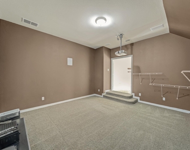 419 Aylesbury Drive - Photo Thumbnail 15