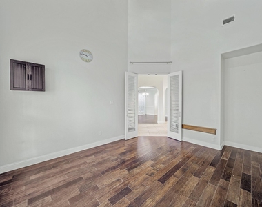 419 Aylesbury Drive - Photo Thumbnail 10