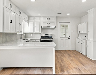 5412 Palmer Drive - Photo Thumbnail 12